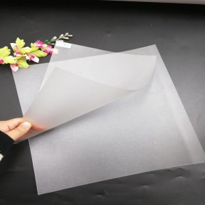 Vysoce kvalitní 0,5mm matný plastový tenký list PET pro tisk vizitek nebo značek oblečení